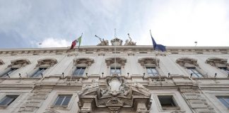 Reddito cittadinanza, per la Consulta “non può aiutare chi si rovina con il gioco”