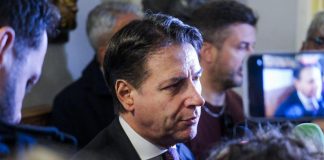 Italia-Usa, affondo di Conte: “Meloni a Washington per ricevere istruzioni”
