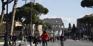 Domenica ecologica a Roma, domani blocco delle auto: orari e mappa zone