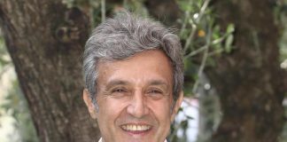 Flavio Insinna aiuta mamma e figlia sfrattate: “E se garantissi io per il vostro affitto?”