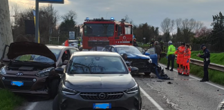 Tamponamento a catena in uscita dalla città. Tra i feriti un 24enne e una 18enne