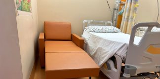 Abeo e Doppio Filo donano otto poltrone letto al reparto di pediatria di Mantova