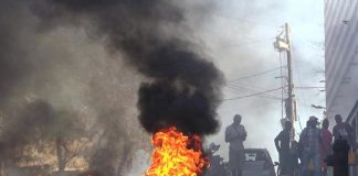 Haiti, scontri all’aeroporto: decine di migliaia fuggono dalla capitale