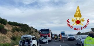 Sardegna, schianto fra due auto sulla Sassari-Olbia: un morto e due feriti