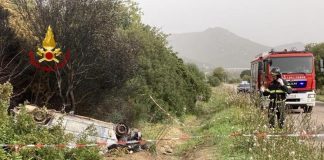 Incidente a Cagliari, auto si ribalta e prende fuoco: 38enne morto carbonizzato