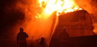 Ucraina, attacchi con droni in Russia: due morti a Belgorod. In fiamme raffineria di petrolio