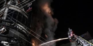 Bangladesh, incendio in un palazzo di sette piani a Dacca: almeno 44 morti