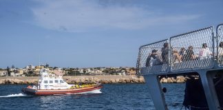 Migranti, naufragio davanti coste Lampedusa: dispersa bimba di 15 mesi
