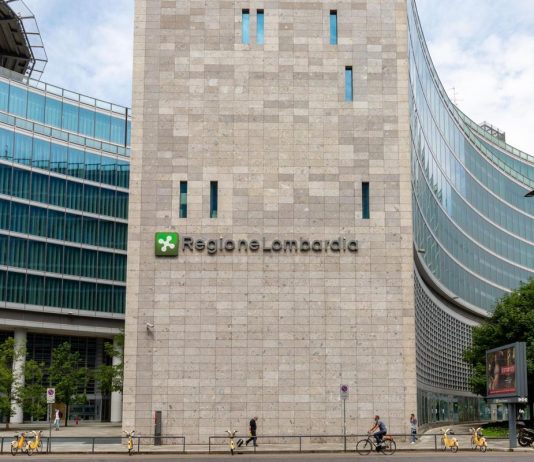 Lombardia, approvato bilancio 2026-2028: nessun aumento delle tasse, investimenti su sanità, welfare, infrastrutture