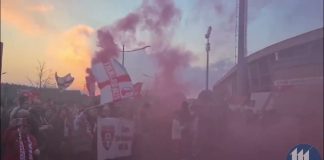 Il calore di oltre 200 tifosi al rientro del Mantova da Trento: cori, applausi, fumogeni e striscioni