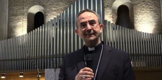 Il Vescovo: “una notte collettiva sta avvolgendo l’umanità, non rimanete indifferenti di fronte al dolore”