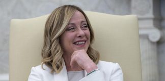 Meloni: “Quindici mesi di governo? A me sembrano 15 anni…”