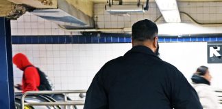 Litigano e la fidanzata ‘finisce’ sui binari della metro: le amputano entrambi i piedi