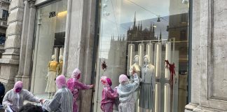 8 marzo, corteo studenti a Milano: imbrattate vetrine negozi