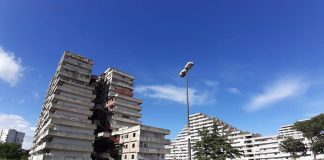 Insulti, sputi e cicche spente addosso a 23enne gay: “20 minuti di terrore”