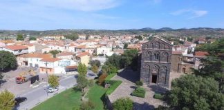 Nuoro, attentato al Comune di Ottana: bomba all’ingresso del municipio esplosa nella notte