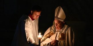 Veglia di Pasqua, il Papa: “Non lasciamoci imprigionare dai macigni della morte”