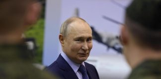 Russia, la fuga di Putin da Mosca e dal Crocus per un bagno di folla in provincia