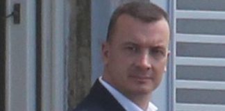 Rocco Casalino, insulti omofobi dal re delle bancarelle: “Sei miserabile gay, per non dire fr…”