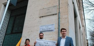 Roma, la strada diventa via Navalny davanti all’ambasciata russa