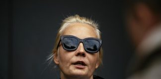 Navalny, il messaggio della moglie Yulia: “Grazie per 26 anni di assoluta felicità”