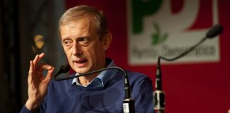 Fassino denunciato per tentato furto di un profumo al duty free. Lui “Un equivoco”