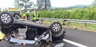 A1, auto tampona tir e si ribalta: morta ragazza di 21 anni