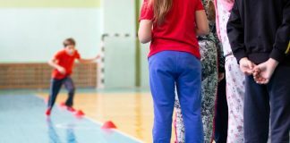 Più attività fisica a scuola e risveglio muscoli in prima ora: la proposta del pediatra