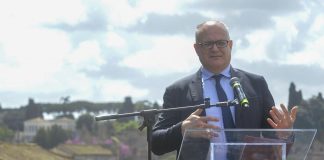 Aumento biglietto bus e metro Roma, Gualtieri: “Necessario, ma riduzione per abbonamenti”