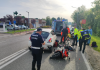 Con la moto vanno a sbattere contro un’auto, due fratelli di 18 e 16 anni finiscono in ospedale
