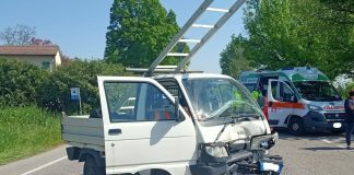 Buscoldo, autocarro tampona automobile: in due all’ospedale