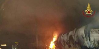 Incidente su A14, scontro pullman-camion e incendio in galleria: un morto