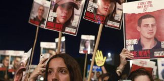 “O gli ostaggi o la guerra”, l’aut aut dei familiari a Netanyahu