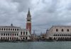 Venezia, pezzi di cemento cadono dal campanile di San Marco: avviati accertamenti