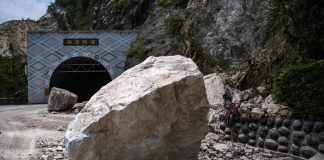 Terremoto a Taiwan, circa 100 scosse di assestamento nella notte. Salvati 6 minatori