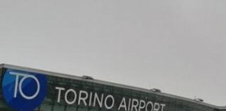 Si sente male su volo Torino-Lamezia Terme, morto giovane passeggero