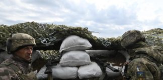 Ucraina, Zelensky ha bisogno di soldati al fronte: stretta su chi vive all’estero