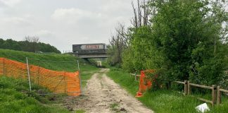 Vandali al cantiere del raddoppio ferroviario: divelta la recinzione di ferro