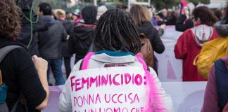 Femminicidi, rapporto Amnesty: “97 donne uccise, 64 da partner o ex”