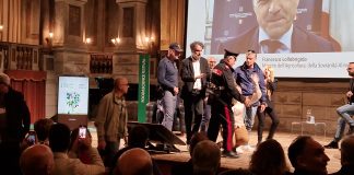 Gli animalisti irrompono al Food&Science Festival contestando il Ministro