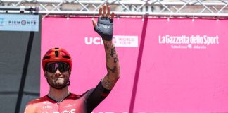 Ganna vince la crono a Desenzano, Pogacar resta in maglia rosa