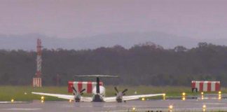 Il carrello non funziona, spettacolare atterraggio d’emergenza in Australia – Video
