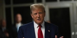 Ucraina, la minaccia di Trump: “Europa faccia di più o stop armi Usa”