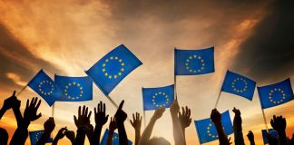 Europee, Fratelli d’Italia al 27% e Pd al 22%: il sondaggio politico