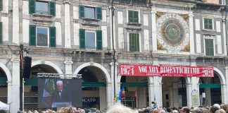Strage Brescia, Mattarella commemora vittime: applausi in piazza Loggia