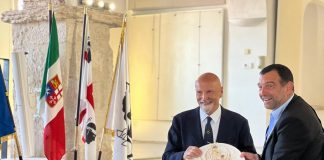 Moby, la Corsica ‘ringrazia’ Vincenzo Onorato: è cittadino onorario di Bonifacio