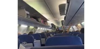 Passeggera nella cappelliera dell’aereo per riposare, ecco perché è un’idea terribile (almeno per ora) – Video
