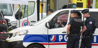Francia, tenta di dare fuoco a sinagoga: polizia uccide uomo armato