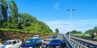 Auto tampona moto in tangenziale sud: ferito centauro 56enne