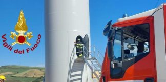 Cade da pala eolica, operaio muore dopo volo di 30 metri